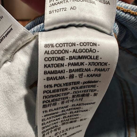 Levi’s Light Wash Distressed High Waisted Mom Jeans Size 29 - Picture 8 of 11